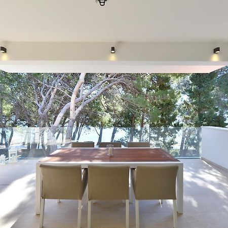 Chiponsky One - 5 Star Beachfront Property Bol Exterior foto