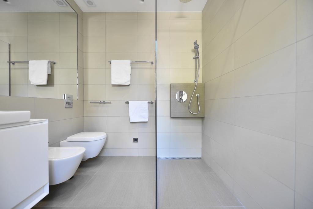 Chiponsky One - 5 Star Beachfront Property Bol Exterior foto